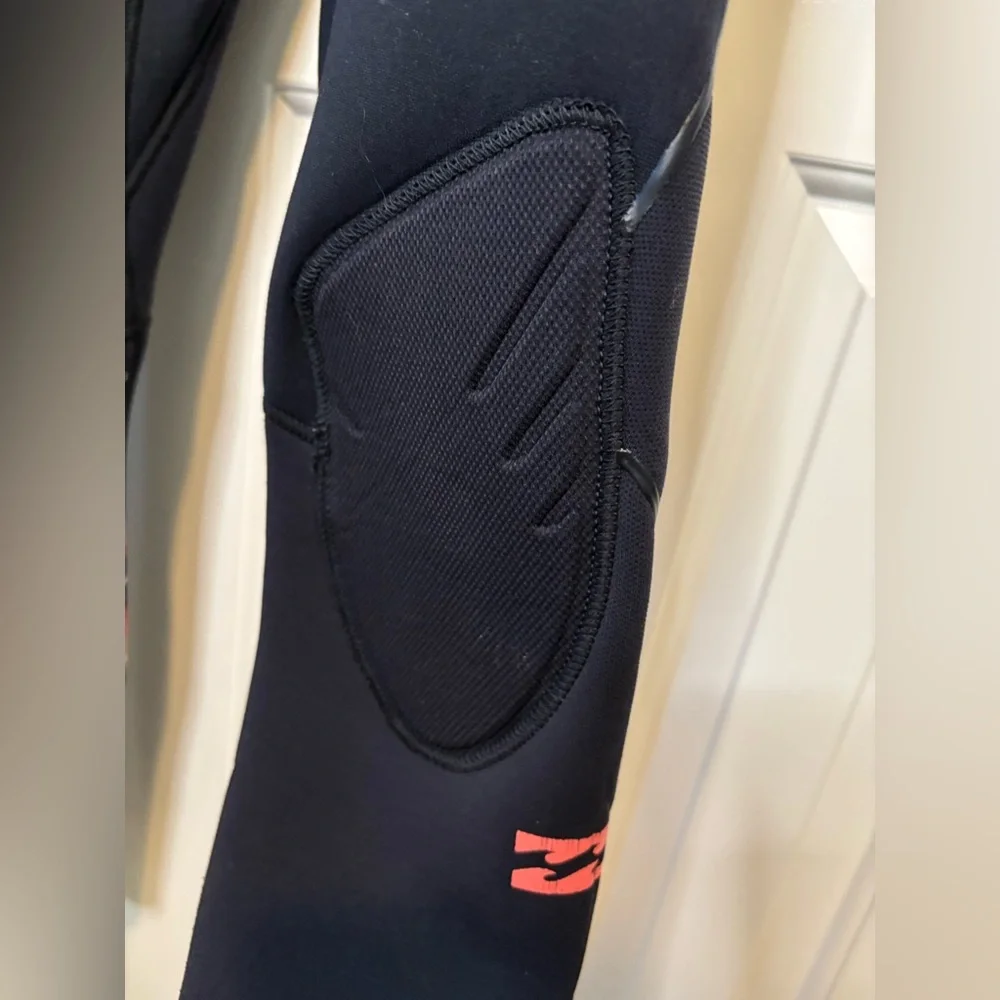 Billabong Wmns 4/3 Furnace Comp Series Chest Zip Wetsuit in Serape color Size 6 - Picture 4 of 10